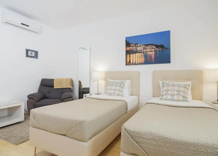 Holiday Home Aspalathos Split - With Free Parking, Near The Beach, A Few Minutes' Walking Distance To The Unesco Palace