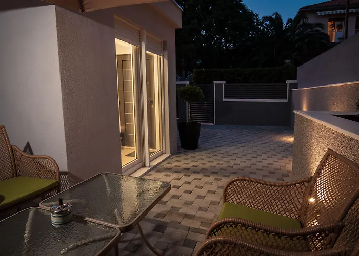 Holiday Home Aspalathos Split - With Free Parking, Near The Beach, A Few Minutes' Walking Distance To The Unesco Palace